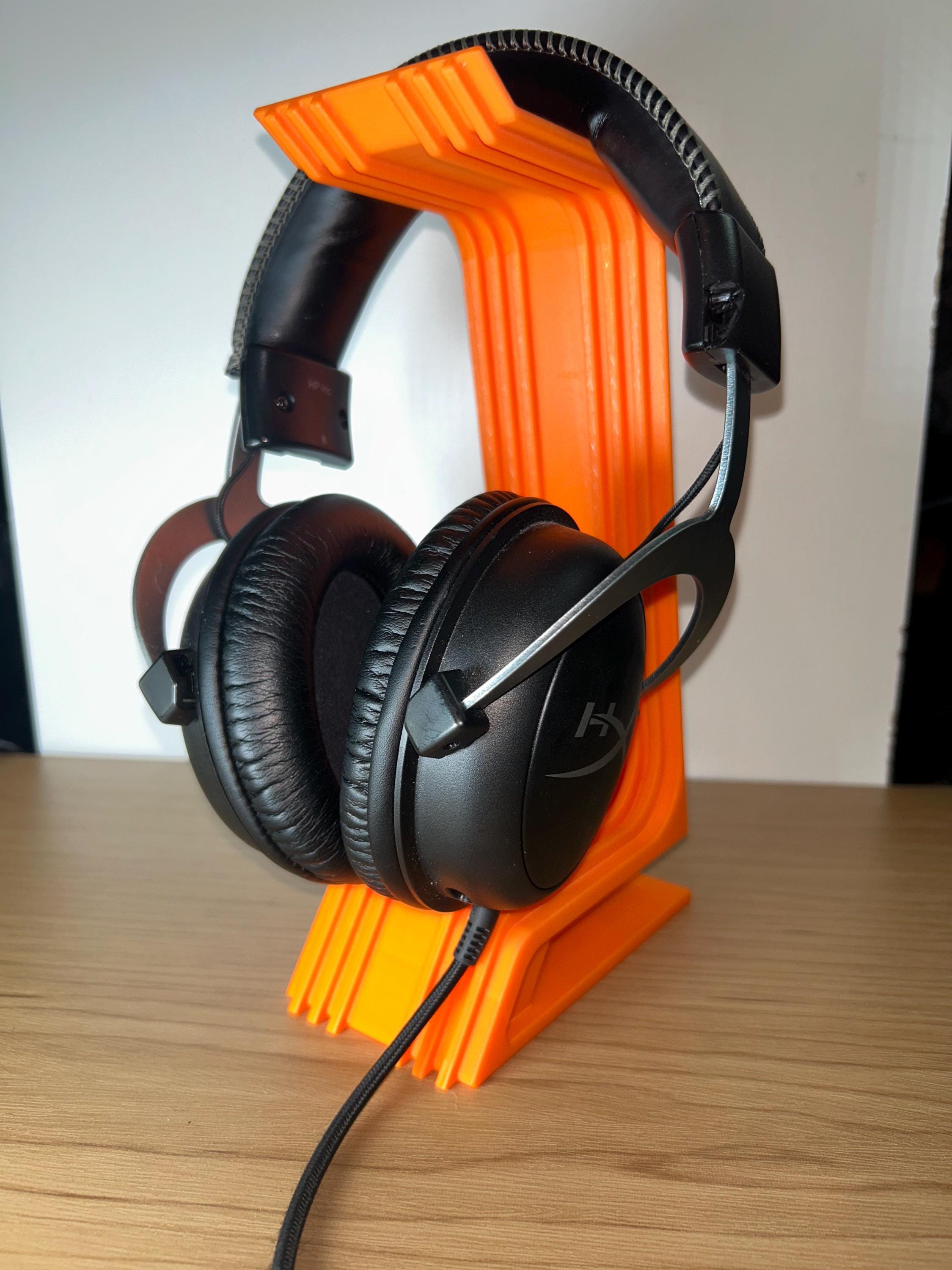 Modern 3D Printed Headset Stand – Minimalist Gaming Headphone Holder for Desk Organization (NEW VERSION)