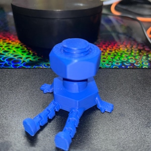 Bolt and nut buddy