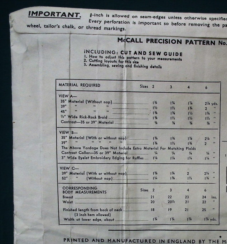 Op de afbeelding: Vintage McCall's naaipatroon met gedetailleerde instructies en materiaaleisen. Inclusief een knip- en naaihandleiding, met afmetingen in inches. Het patroon is gedrukt en vervaardigd in Engeland.