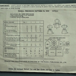 Op de afbeelding: Vintage McCall's Precision Pattern No. 8333, met een knip- en naaihandleiding. De envelop bevat materiaaleisen, lichaamsmaten en snij-indelingen voor maten 2, 3, 4 en 6. Gedrukt en vervaardigd in Engeland.