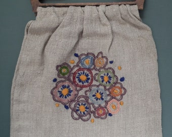 Vintage handmade knitting bag linen fabric with hand embroidered flowers - floral design - plywood handles - 1940s Summer tote purse handbag