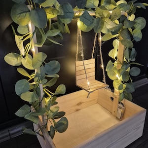 Babygarderobe mit Schaukel und Lichterkette / Windeltorte / Babygeschenk / Kleiderstange / Babyshower / Holzkiste
