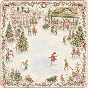 Può includere: Una stampa decorativa quadrata su tessuto che raffigura una scena invernale con conigli antropomorfi in un villaggio innevato. L'illustrazione include una panetteria, un negozio di giocattoli, alberi di Natale, un pupazzo di neve e conigli.