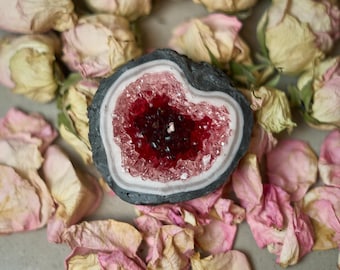 Amethyst Crystal Heart Candle | Valentine’s Day Gift for Her | Handmade Crystal Candle | Romantic Home Decor | Spiritual gift | Geode candle