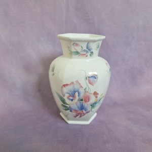 Aynsley little sweetheart  large 7&quot; vase Fine English Bone China Cute Flowers Pastel cottage vintage