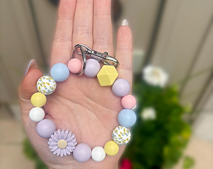 Flower wristlet keychain- with option to add lobster clip for easy attachement/removal