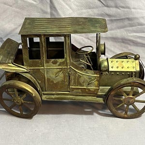 Vintage Metal Wind Up Car NEEDS REPAIRED Wind Up Music Box Doesnt Work Read Desc