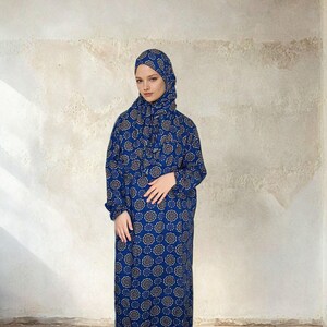 Elegant Pattern Prayer Dress with Attached Hijab: Islamic Gift