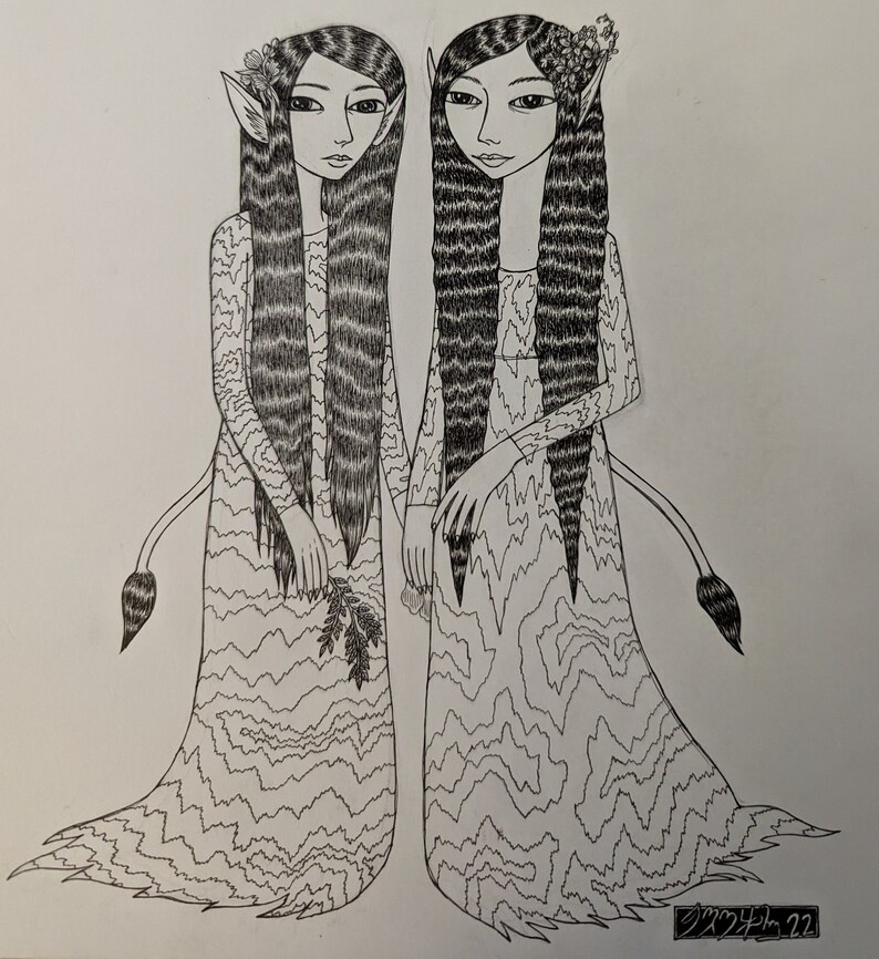 Puede incluir: Ilustraci&oacute;n en blanco y negro a pluma y tinta de dos figuras con pelo largo, orejas puntiagudas y vestidos fluidos. Una figura sostiene una ramita de hojas. Las figuras est&aacute;n de pie juntas. La ilustraci&oacute;n est&aacute; firmada y fechada.