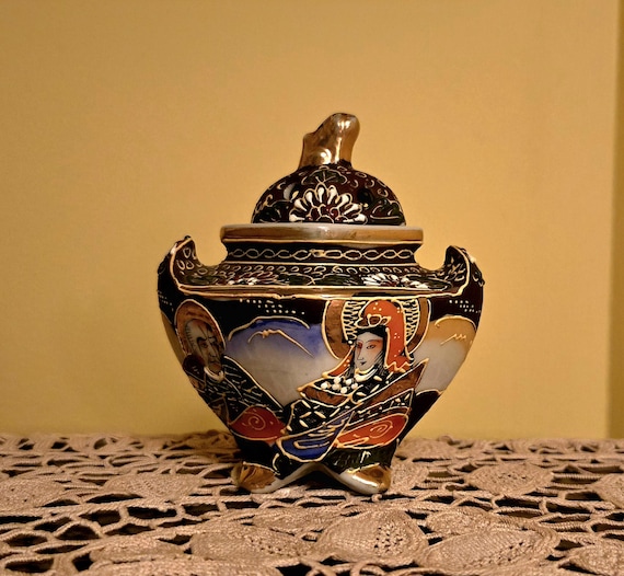 白薩摩　三足透香炉　（光石作） 薩摩香炉 白薩摩 三足透香炉 （光石作） 薩摩焼（白薩摩） 香炉 作家