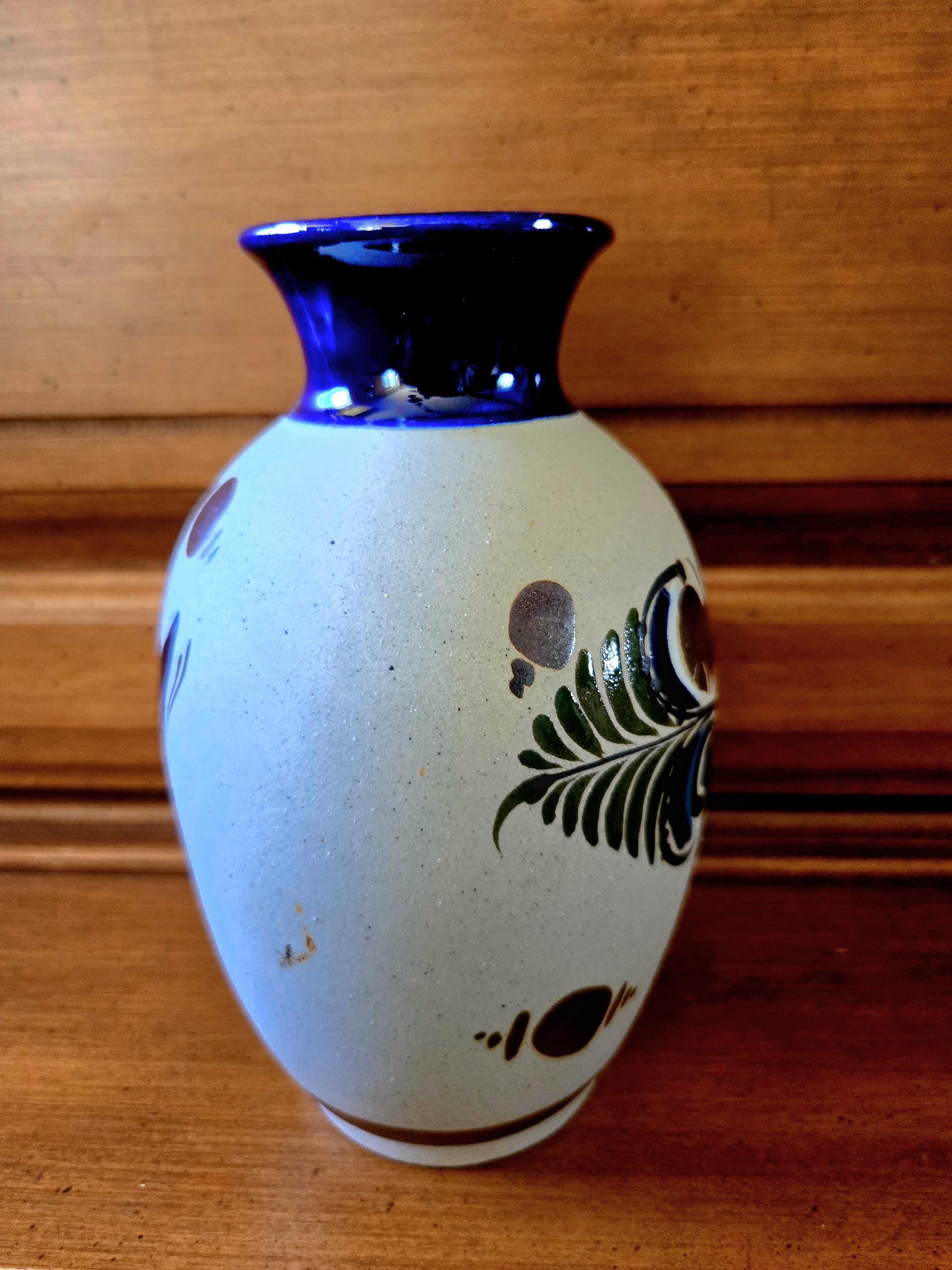 メキシコ工芸品　陶器　花瓶　ヴィンテージ　民藝 ヴィンテージアーティストのサイン入りメキシコ民芸陶器花瓶 - Etsy 日本