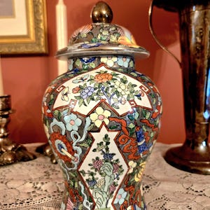 Vintage  Hand Painted Chinese  Rose Canton Ginger Jar