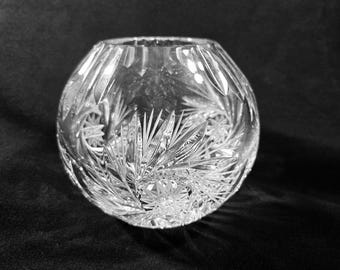 Beautiful vintage Lausitzer Glas 24% Lead Crystal Hand Cut Made in Germany Rose Bud Vase.
