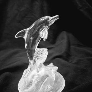 Vintage Cristal d&#39; Arques 24% Lead Crystal Dolphin Sculpture on a Frosted Lead Base