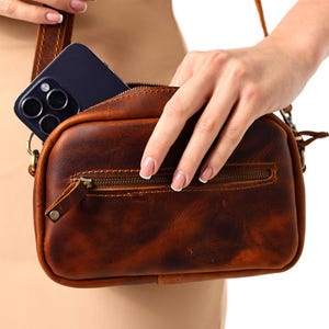 Bolso bandolera de piel para mujer, bolso minimalista de piel grabada, cartera para móvil, bolso de hombro pequeño, regalo de cumpleaños para ella