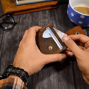 Tarjetero minimalista de cuero personalizado para hombre, billetera con tarjetero de cuero grabado con iniciales, regalo para él y papá
