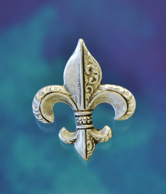 Fleur De Lis Pewter Pin 1 18 Inch 29 Mm Symbol Of France Bosnia And The Boy Scouts Fleur De Lis Jewelry In Fine Pewter Made In Usa Fleur De Lis Pewter Pin 1 18 Inch 29 Mm Symbol Of France Bosnia And The Boy Scouts Fleur De Lis Jewelry In Fine Pewter Made In Usa