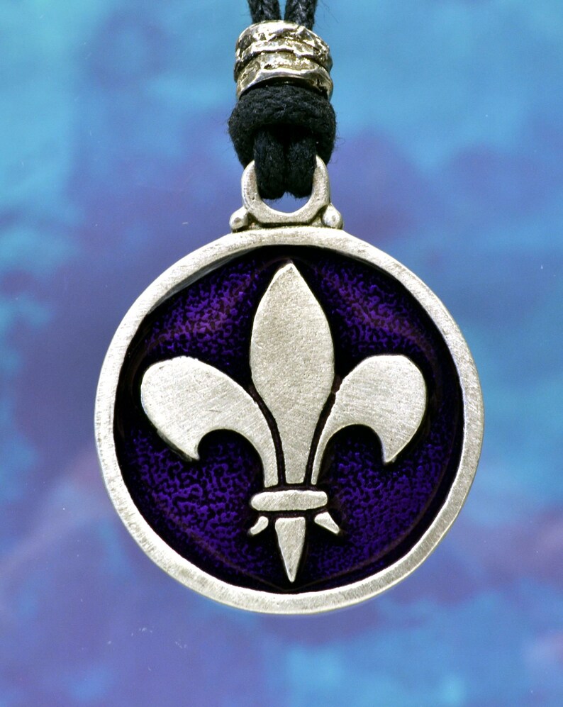 Featured image of post Fleur De Lis Jewelry Near Me - Honoring the french heritage of new orleans, mignon faget&#039;s fleur de lis jewelry is a stylized lily;