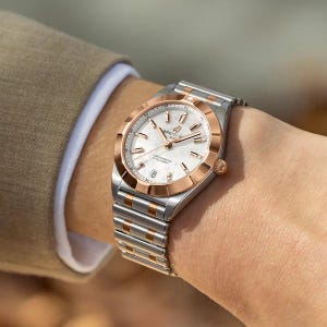 Breitling Chronomat 32, rostfritt stål, 18k rödguld och 11 diamanter, ref.nr. U77310101A2U1, oanvänd 2024