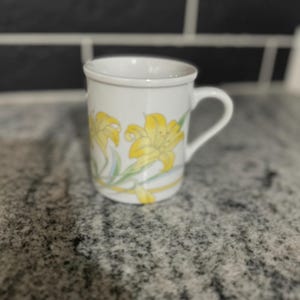 Vintage Ceramic Daffodil Mug Yellow and White