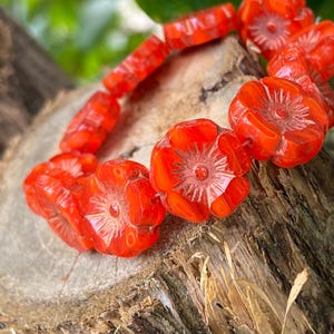 Hibiscus flower beads - Flower beads - Glass flower beads - Czech glass flower beads - Faceted flower beads - 12mm - 12 pcs