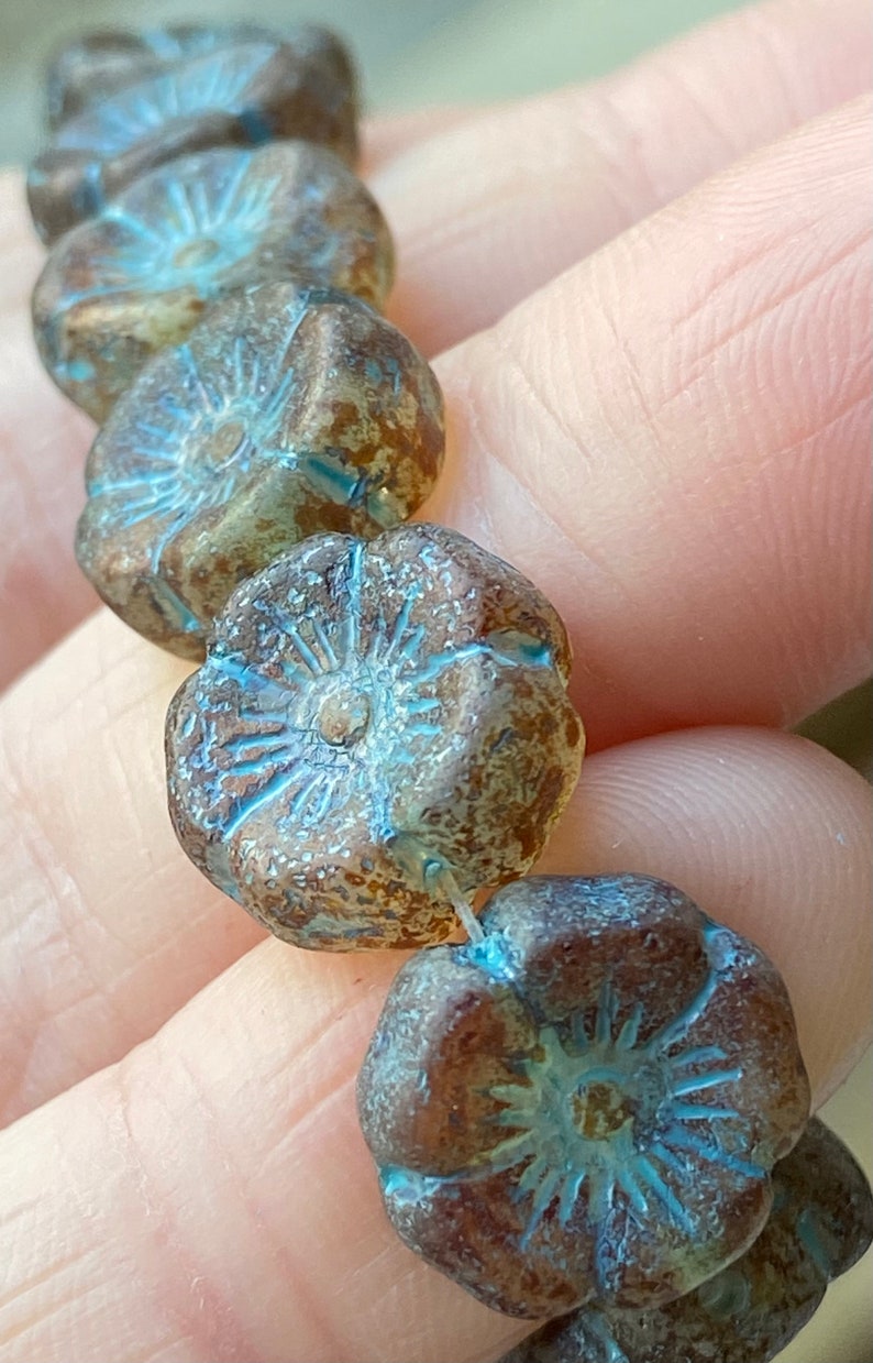 Glass flower beads Faceted flower beads Hawaiian flower beads Hibiscus flower beads Czech glass flower beads