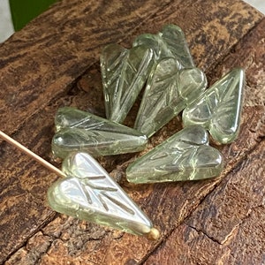 Heart Glass Beads - Heart Beads - Czech Glass Beads - Czech Leaf Beads - Czech Heart Beads - 16x11mm - 8 pcs