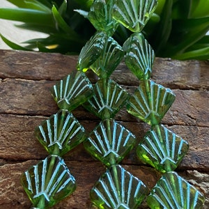 Czech Glass Beads - Fan Beads - Focal Beads - Diamond Bead - Pressed Beads - 17mm - 8 pcs