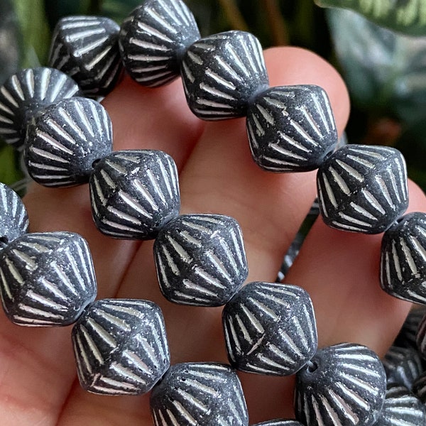 Czech Glass Beads - Saucer Beads - Etched Beads - Bicone Beads - 11mm - 10 pcs