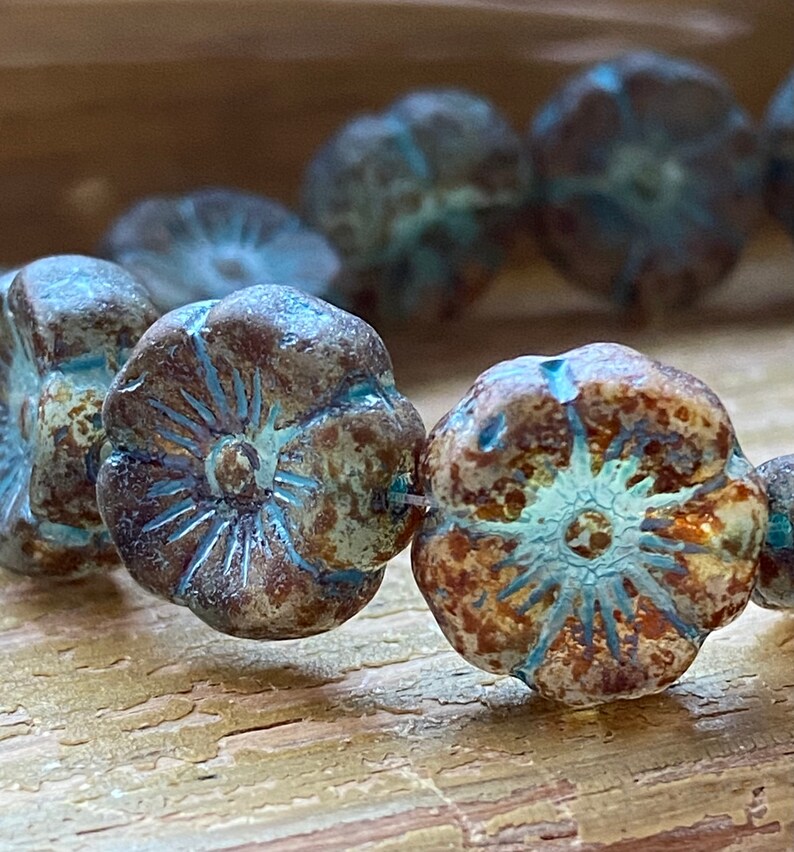 Glass flower beads Faceted flower beads Hawaiian flower beads Hibiscus flower beads Czech glass flower beads