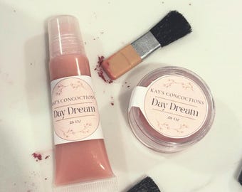 Naturalny balsam i błyszczyk do ust