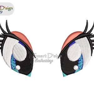 Könnte beinhalten: Gestickte Darstellung von zwei Cartoon-Augen mit langen Wimpern, blauen und türkisfarbenen Iris und schwarzen Pupillen. Die Augen sind vor einem weißen Hintergrund platziert.