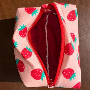 strawberry boxy bag