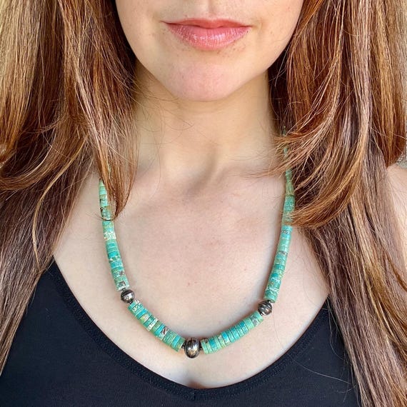 ナバホ族のターコイズグラデーションヘイシビーズネックレス