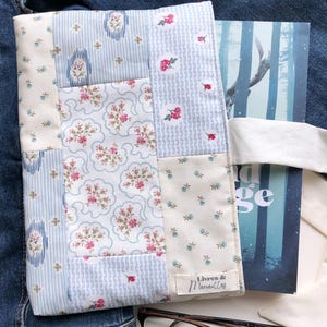 Handmade Padded Book Sleeve – Unique Patchwork – Floral Cotton with Bow – Elegant Reading Accessory