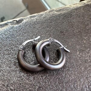 Small Beefy Hoop Earrings black