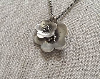 Collar de botón de oro hecho a mano en plata de ley maciza por iNk Jewelry