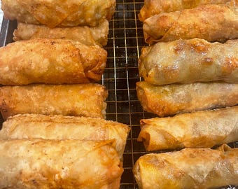 Frühlingsrollen nach jamaikanischer Art: Curryhuhn, Rind & Garnelen