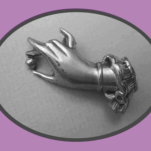 VICTORIAN REVIVAL Sentimental 925 Silver Hand Brooch, JewelArt Hand Pin, Hand Holding Pearl With Ruffled Cuff, Vintage Jewelry Women/Unisex