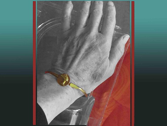 Petite NEFERTITI, Egyptian Revival Brass Bangle Bracelet with Small Nefertiti Profile, Vintage Jewelry, Women or Unisex View 2
