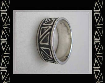 TRIANGLES Band, Modernist Sterling Silver Ring, Band Ring, Oxidized Ground, Geometric Figures Design, Womens Band, Vintage Jewelry/Women