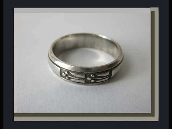 Delicate Ed Levin Victorian Lily Slim Ring, Sterli