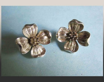 DOGWOOD Blossom Clip On Earrings, Trifari Silver Tone Costume Earrings, Stuart Nye Style Flowers, Retro Clip Earrings, Vintage Jewelry/Women