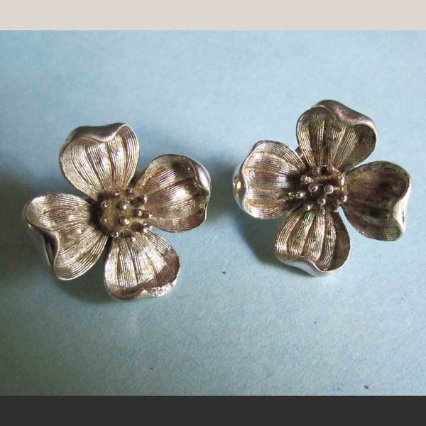DOGWOOD Blossom Clip On Earrings, Trifari Silver Tone Costume Earrings, Stuart Nye Style Flowers, Retro Clip Earrings, Vintage Jewelry/Women