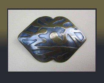 ARTS & CRAFTS Pin, Etched Brass Freeform Design, Unusual Shape, Chicago Style, 1910s Era, Signed PDH, Edwardian Era, Vintage Jewelry/Unisex