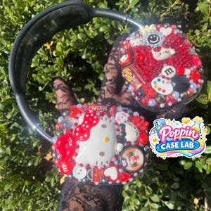 Funda para auriculares AirPod Max con temática de Hello Kitty en rojo imagen 1