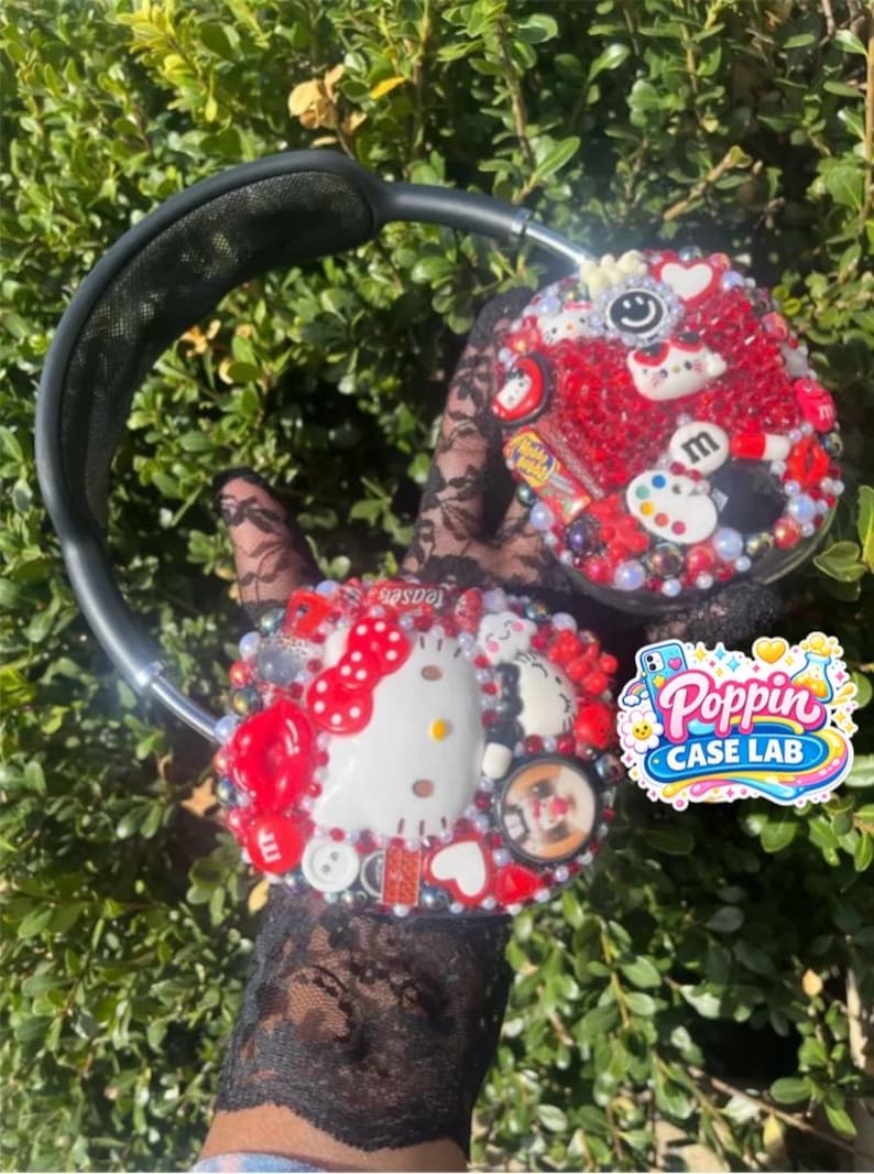 Funda para auriculares AirPod Max con temática de Hello Kitty en rojo imagen 1