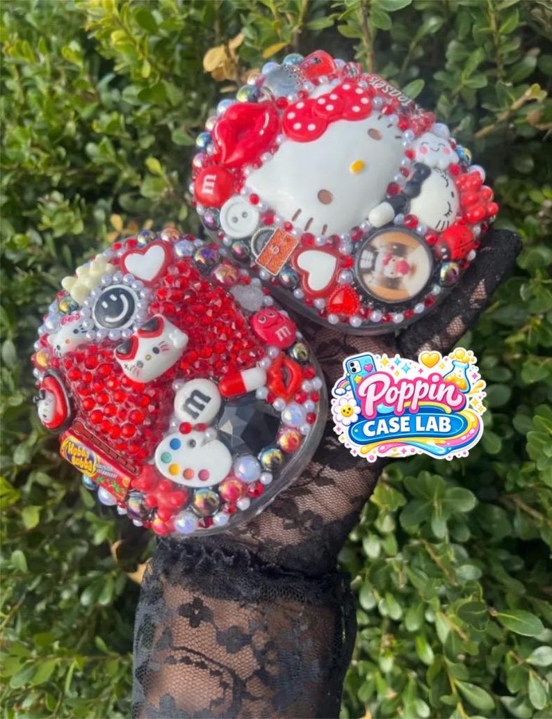 Funda para auriculares AirPod Max con temática de Hello Kitty en rojo imagen 2