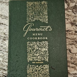 vintage Le menu du gourmet livre de recettes | Une collection de menus et de recettes épicuriens | 1972 Impression | Couverture verte Lettrage doré Couverture dorée