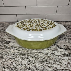 Pyrex Verde Olive Casserole Dish #045 w/lid | 2 1/2 Quart Baking Dish | Vintage 1960s Pyrex Dish